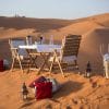 Merzouga-Luxury-Desert-Camps-Outdoor-Dining (Copier)
